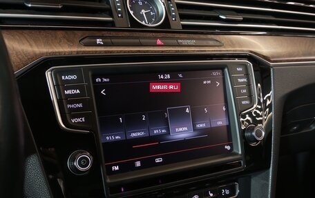 Volkswagen Passat B8 рестайлинг, 2015 год, 1 699 600 рублей, 12 фотография