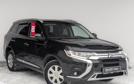 Mitsubishi Outlander III рестайлинг 3, 2019 год, 2 750 000 рублей, 3 фотография