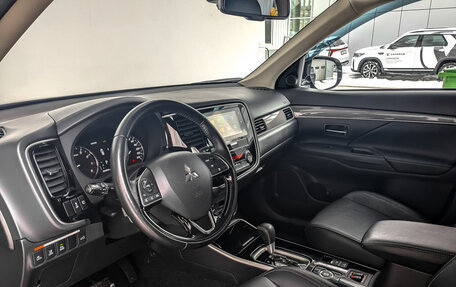 Mitsubishi Outlander III рестайлинг 3, 2019 год, 2 750 000 рублей, 16 фотография