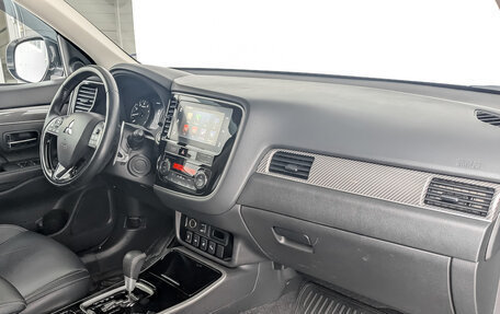 Mitsubishi Outlander III рестайлинг 3, 2019 год, 2 750 000 рублей, 11 фотография