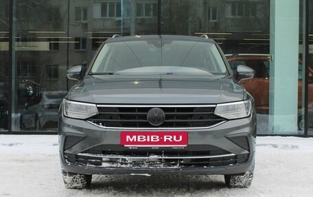 Volkswagen Tiguan II, 2021 год, 3 343 000 рублей, 2 фотография