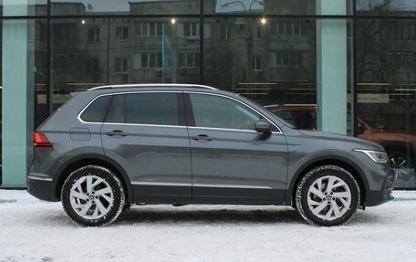 Volkswagen Tiguan II, 2021 год, 3 343 000 рублей, 4 фотография