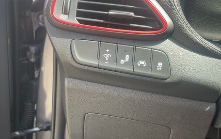 Hyundai Elantra VI рестайлинг, 2017 год, 2 000 000 рублей, 8 фотография