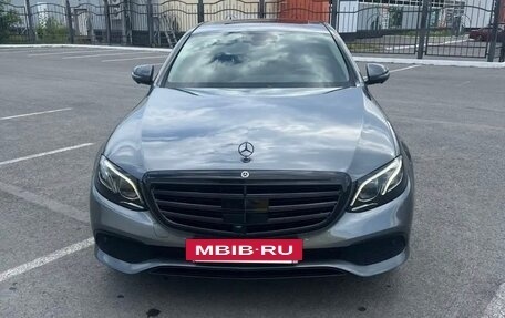 Mercedes-Benz E-Класс, 2020 год, 4 500 000 рублей, 2 фотография