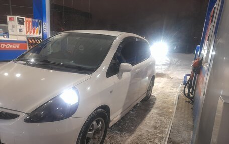 Honda Fit III, 2006 год, 389 000 рублей, 2 фотография