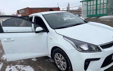 KIA Rio IV, 2018 год, 1 249 999 рублей, 1 фотография