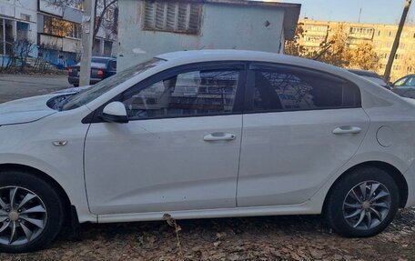 KIA Rio IV, 2018 год, 1 100 000 рублей, 2 фотография