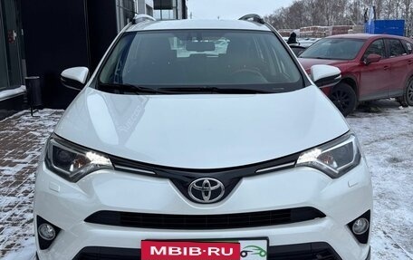 Toyota RAV4, 2015 год, 2 332 000 рублей, 2 фотография