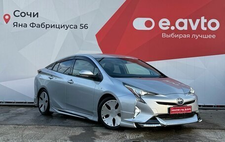 Toyota Prius IV XW50, 2017 год, 2 250 000 рублей, 3 фотография