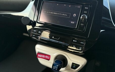 Toyota Prius IV XW50, 2017 год, 2 250 000 рублей, 11 фотография