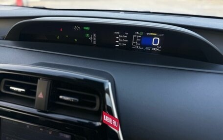 Toyota Prius IV XW50, 2017 год, 2 250 000 рублей, 9 фотография