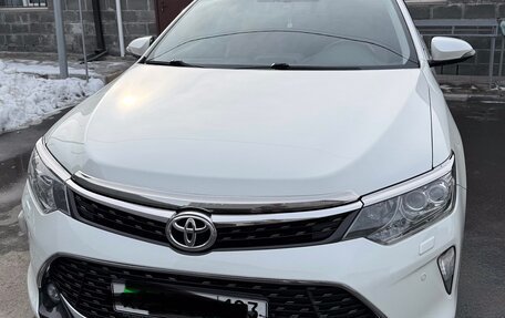 Toyota Camry, 2017 год, 2 330 000 рублей, 2 фотография