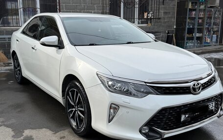 Toyota Camry, 2017 год, 2 330 000 рублей, 4 фотография