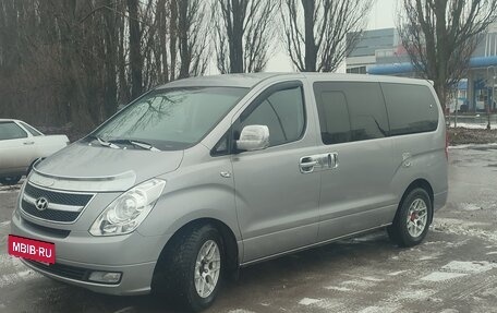 Hyundai Grand Starex Grand Starex I рестайлинг 2, 2011 год, 1 800 000 рублей, 2 фотография