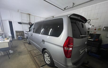 Hyundai Grand Starex Grand Starex I рестайлинг 2, 2011 год, 1 800 000 рублей, 19 фотография