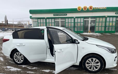 KIA Rio IV, 2018 год, 1 249 999 рублей, 10 фотография