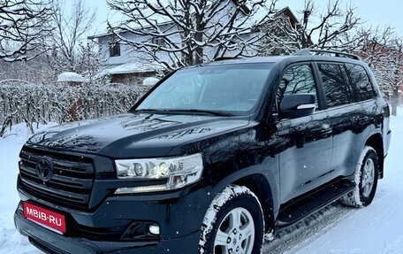 Toyota Land Cruiser 200, 2017 год, 9 999 000 рублей, 1 фотография