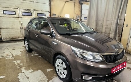 KIA Rio III рестайлинг, 2016 год, 925 000 рублей, 2 фотография