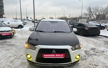 Mitsubishi Outlander III рестайлинг 3, 2011 год, 900 000 рублей, 2 фотография