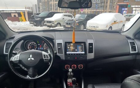 Mitsubishi Outlander III рестайлинг 3, 2011 год, 900 000 рублей, 9 фотография
