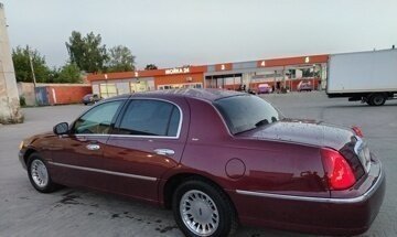 Lincoln Town Car III рестайлинг, 1999 год, 2 200 000 рублей, 4 фотография