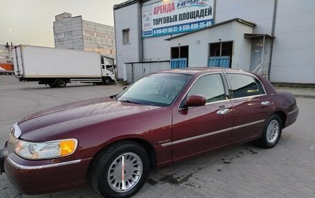 Lincoln Town Car III рестайлинг, 1999 год, 2 200 000 рублей, 2 фотография