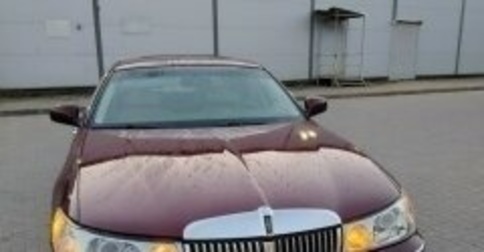 Lincoln Town Car III рестайлинг, 1999 год, 2 200 000 рублей, 1 фотография