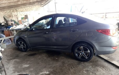 Hyundai Solaris II рестайлинг, 2012 год, 675 000 рублей, 1 фотография