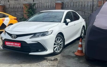 Toyota Camry, 2021 год, 2 140 000 рублей, 1 фотография