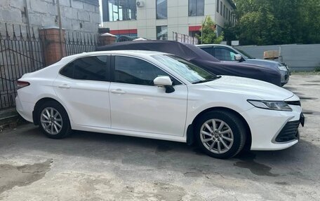 Toyota Camry, 2021 год, 2 140 000 рублей, 3 фотография