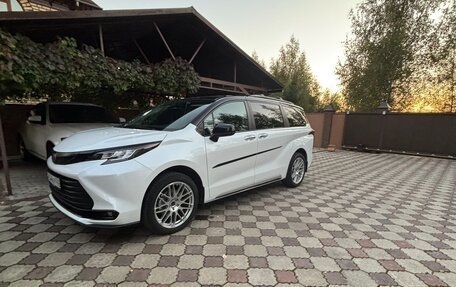 Toyota Sienna, 2023 год, 6 800 000 рублей, 6 фотография