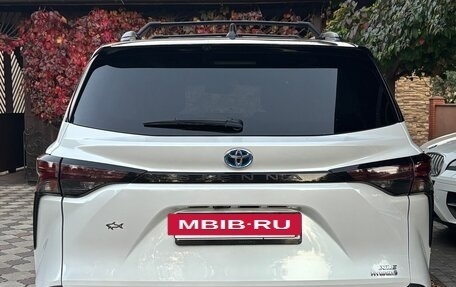 Toyota Sienna, 2023 год, 6 800 000 рублей, 4 фотография
