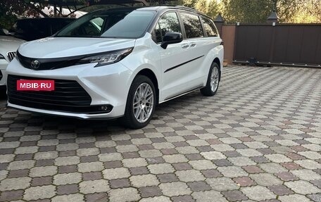 Toyota Sienna, 2023 год, 6 800 000 рублей, 8 фотография