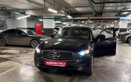 Infiniti QX70, 2015 год, 2 600 000 рублей, 4 фотография