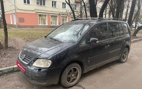 Volkswagen Touran III, 2004 год, 350 000 рублей, 1 фотография