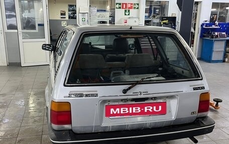 Mazda 323, 1986 год, 135 000 рублей, 3 фотография