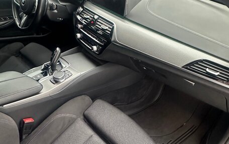 BMW 5 серия, 2017 год, 3 800 000 рублей, 9 фотография