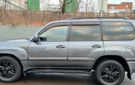 Toyota Land Cruiser 100 рестайлинг 2, 2006 год, 2 000 000 рублей, 5 фотография