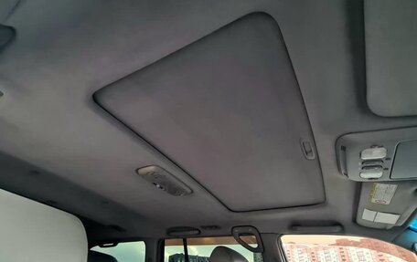 Toyota Land Cruiser 100 рестайлинг 2, 2006 год, 2 000 000 рублей, 18 фотография