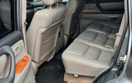 Toyota Land Cruiser 100 рестайлинг 2, 2006 год, 2 000 000 рублей, 16 фотография