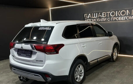 Mitsubishi Outlander III рестайлинг 3, 2019 год, 2 150 000 рублей, 4 фотография