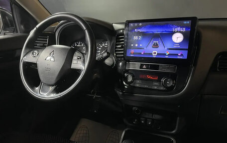 Mitsubishi Outlander III рестайлинг 3, 2019 год, 2 150 000 рублей, 9 фотография