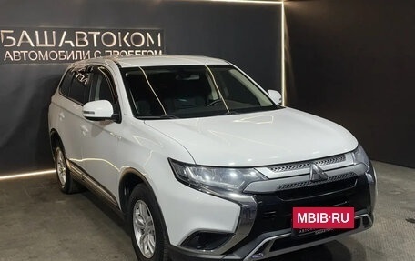 Mitsubishi Outlander III рестайлинг 3, 2019 год, 2 150 000 рублей, 3 фотография