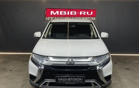 Mitsubishi Outlander III рестайлинг 3, 2019 год, 2 150 000 рублей, 2 фотография