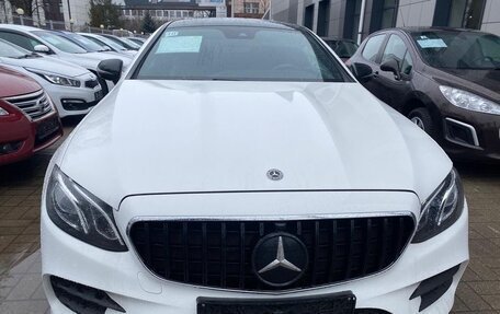 Mercedes-Benz E-Класс, 2019 год, 4 600 000 рублей, 3 фотография