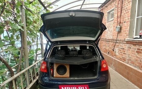 Volkswagen Golf V, 2004 год, 450 000 рублей, 1 фотография