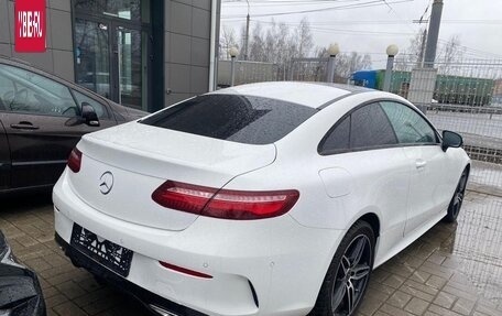 Mercedes-Benz E-Класс, 2019 год, 4 600 000 рублей, 5 фотография