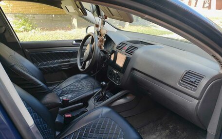 Volkswagen Golf V, 2004 год, 450 000 рублей, 19 фотография