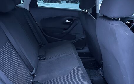 Volkswagen Polo VI (EU Market), 2012 год, 800 000 рублей, 11 фотография