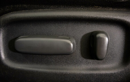 Toyota Avensis III рестайлинг, 2004 год, 599 000 рублей, 22 фотография